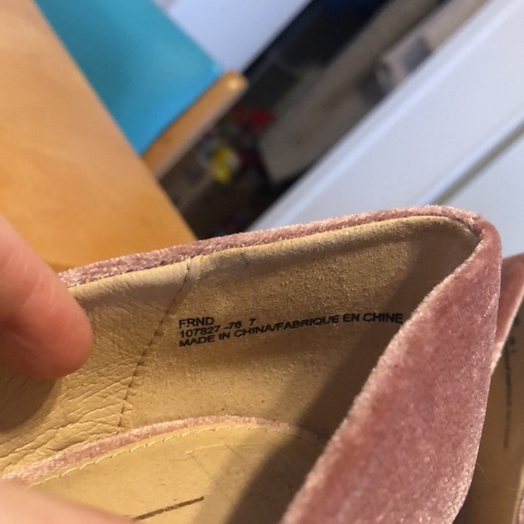 Pink velvet block heels - Picture 3 of 4